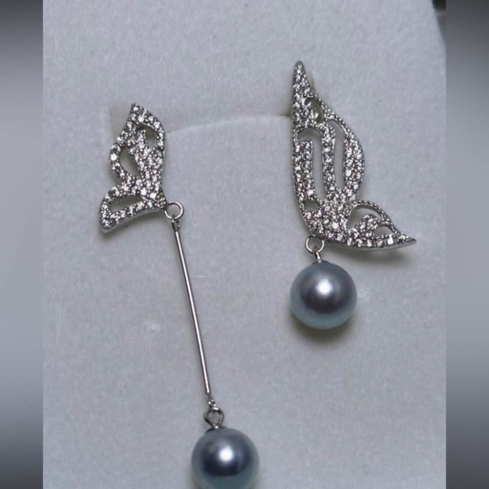 Gorgeous pearl earring great condition like new